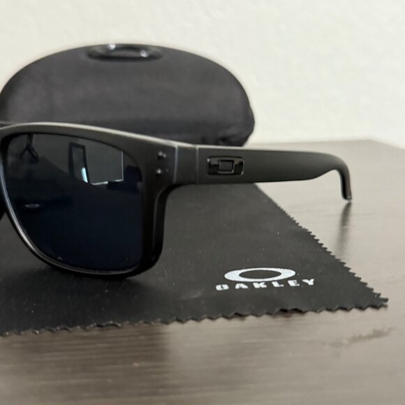 OO9102 Oakley Holbrook Black Matte - Picture 3 of 8